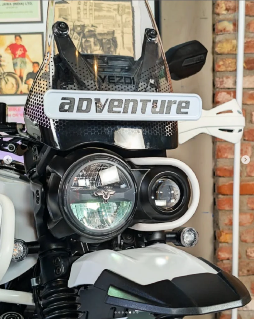 yezdi adventure price on-road